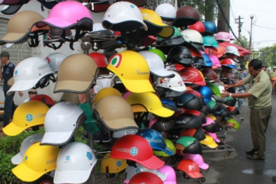 Mũ bảo hiểm mập mờ nguồn gốc lộng hành